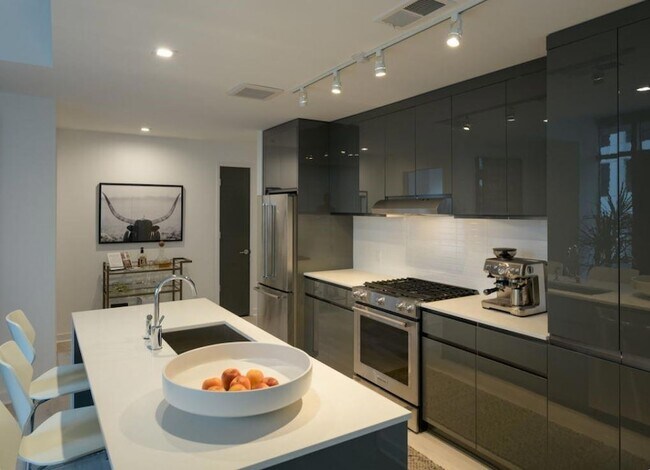 Photo - 693 Peachtree St NE