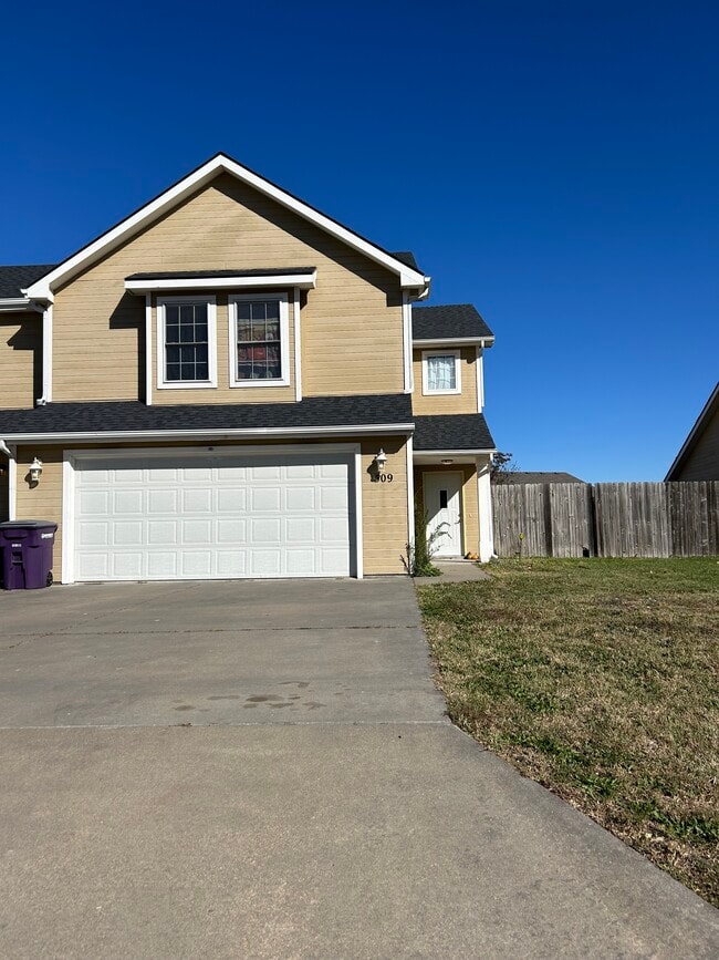 Building Photo - 509 Brookmont Dr