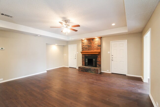 Photo - 849 Woodridge Cir