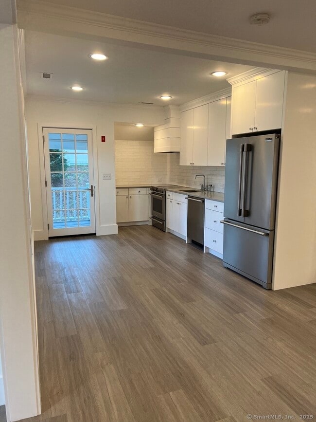 Photo - 693 Boston Post Rd