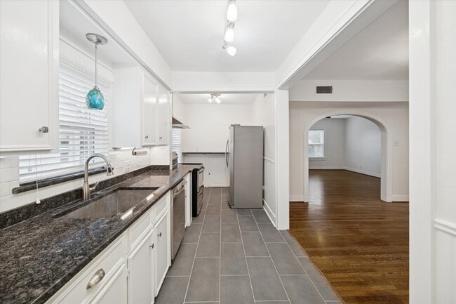 Photo - 1937 W McKinney St