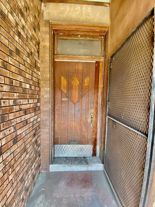 Photo - 2532 S Broad St Unit 2nd fl