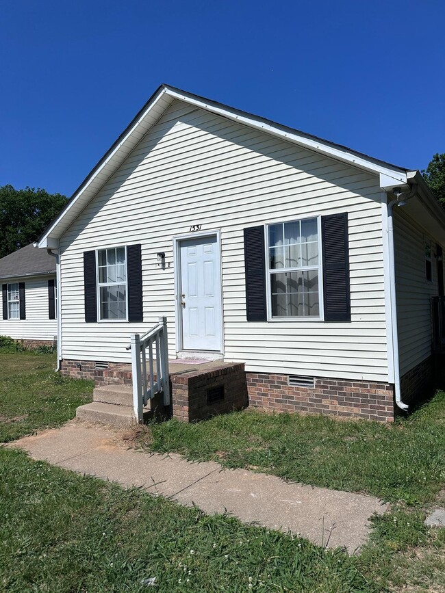 Building Photo - 1531 Richmond Rd