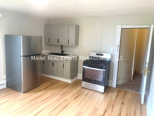 Building Photo - 43 Fling St Unit 3 Rental