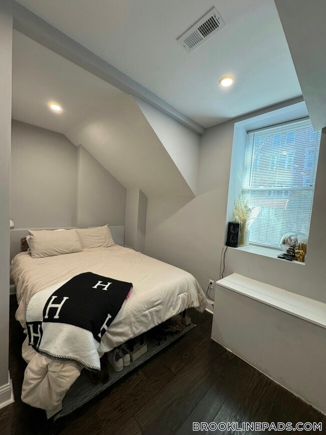 Photo - 7 Strathmore Rd Unit A