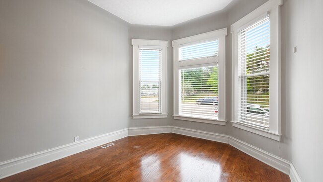 Photo - 1510 Trumbull St