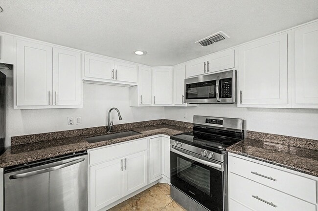 Photo - 1297 W 5th St