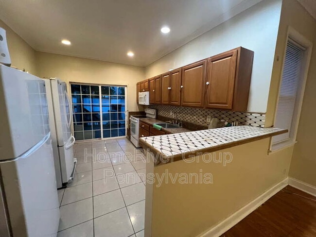 Building Photo - 3856 Fairmount Ave Rental