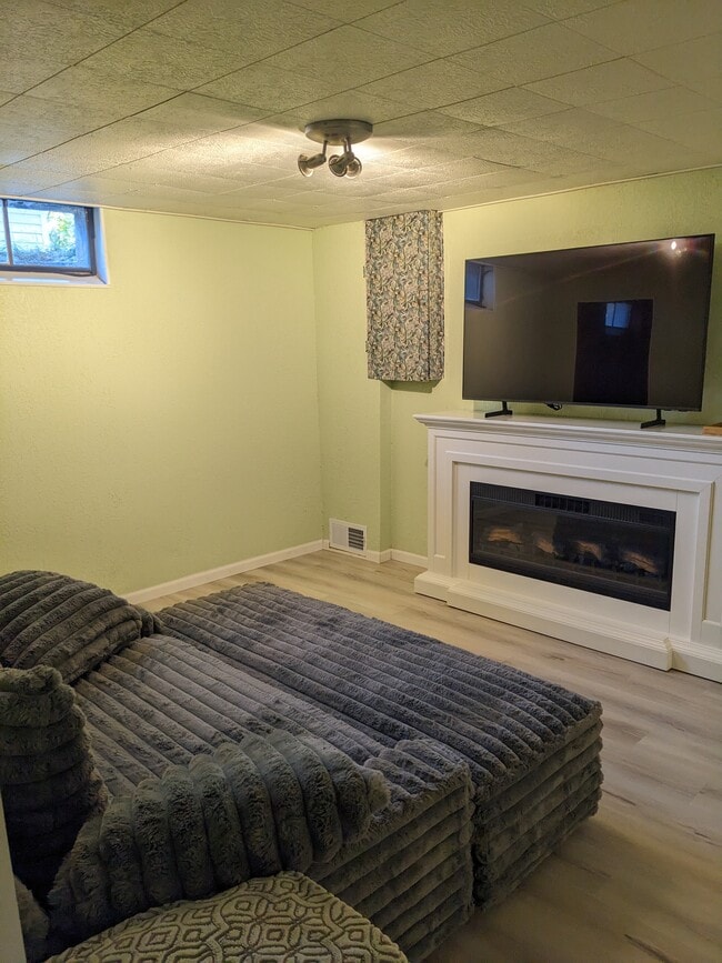 Photo - 643 36 1/2 Ave NE