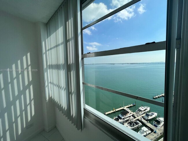 Photo - 801 Brickell Bay Dr Unidad 1567 Rental