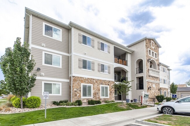 Photo - 1881 N Crest Rd Unit 1881