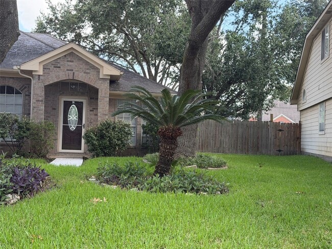 Building Photo - 15318 Inks Lake Dr