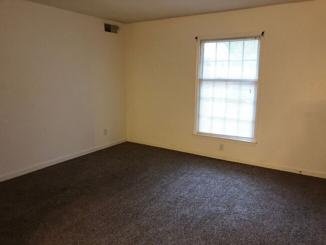 Photo - Carriage Hill Apartments Unit 157 West End St, Apt B