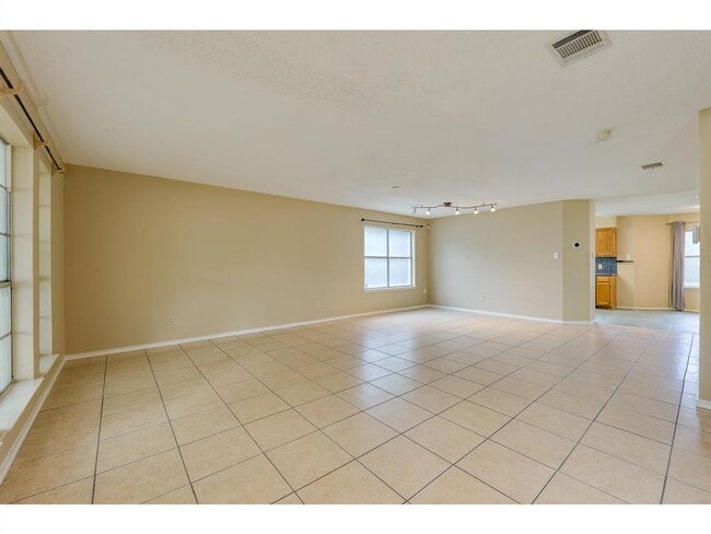 Photo - 3912 Lemos Dr