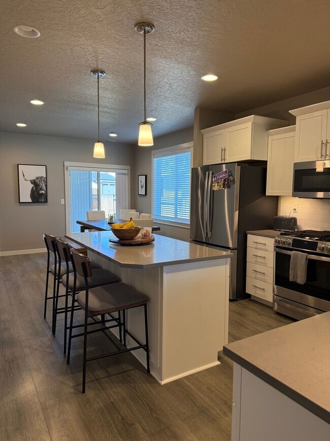 Photo - Beautiful 4-bdr with Bonus Loft and 3-car garage in Sisters!