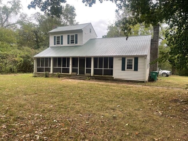 Building Photo - Updated farmhouse