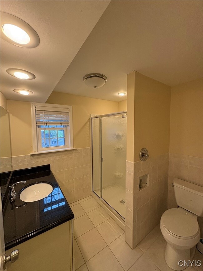 Photo - 215 Locksley Rd