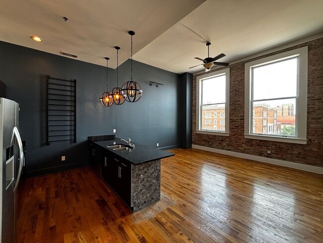 Photo - 936 Broad St Unidad ~ 306