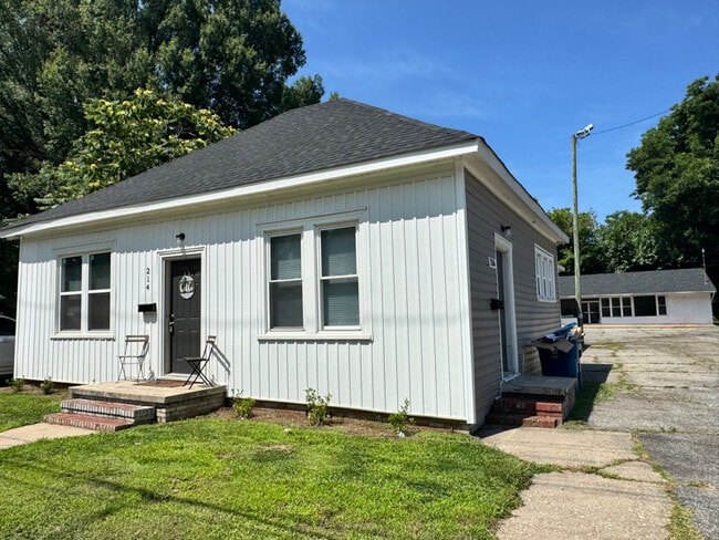 Photo - 214 E Horah St