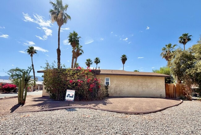 Photo - AVAILABLE NOW!! 2 Bedroom 1 Bathroom Apartment in Cathedral City! Unit A