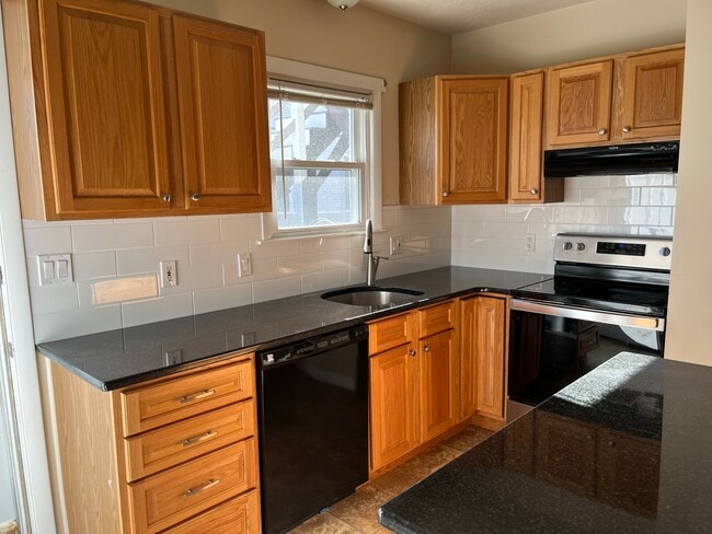 Building Photo - 42 June St Unit june st