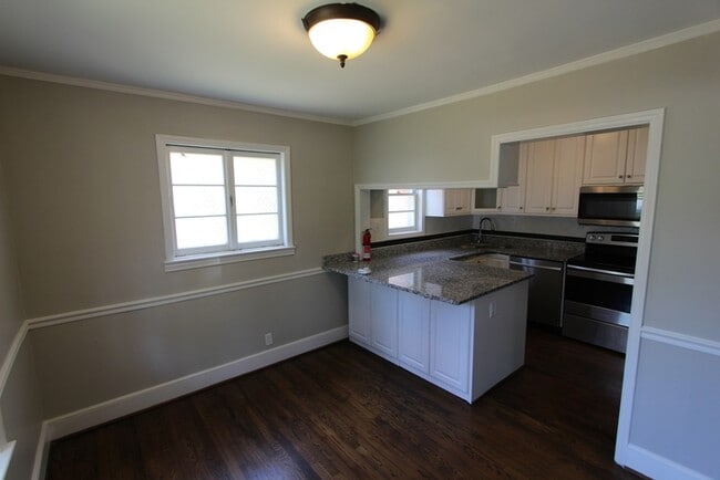 Photo - 992 Beverly Dr