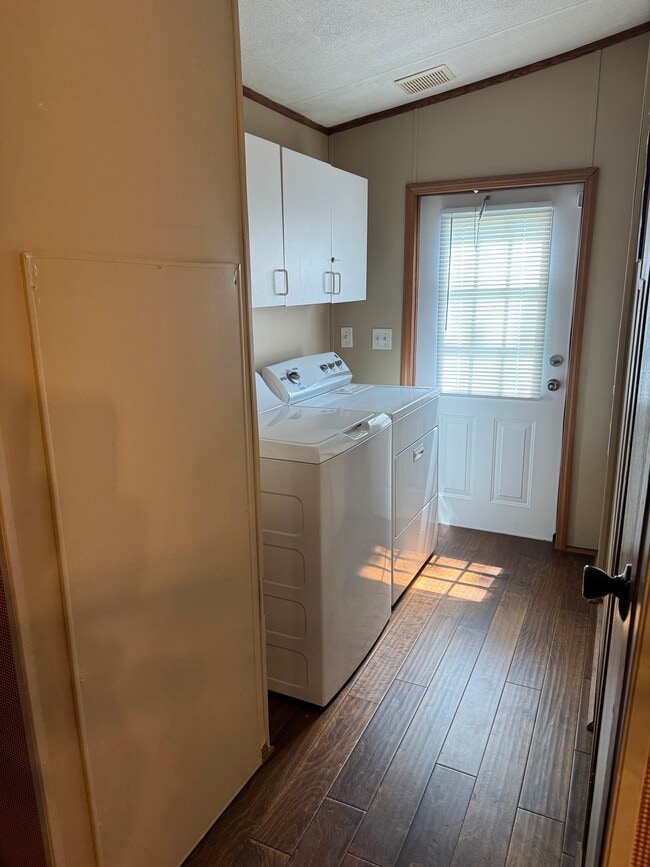 Photo - 5715 Bluebird St