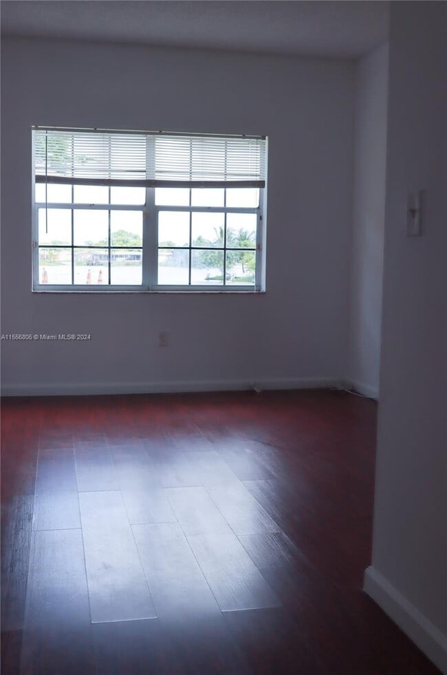 Building Photo - 2001 NW 96th Ter Unit 10J Rental