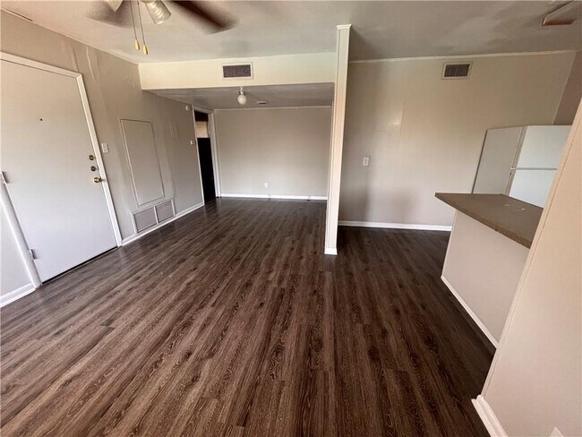 Photo - 3304 Red River St Unit 204