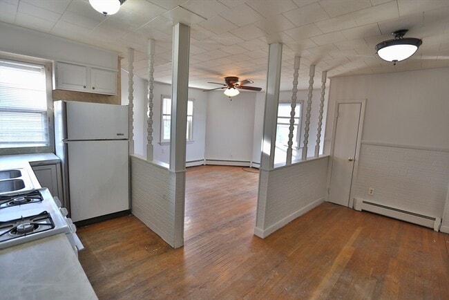 Photo - 889 Pine St Unidad 3