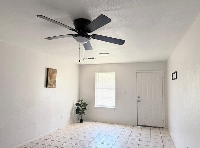Photo - 2620 Barrios St Unit 3