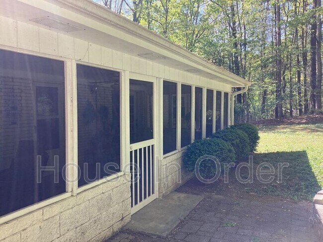 Photo - 24 Glen Cove Rd