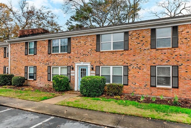 Photo - 1015 Barclay Square Townhome