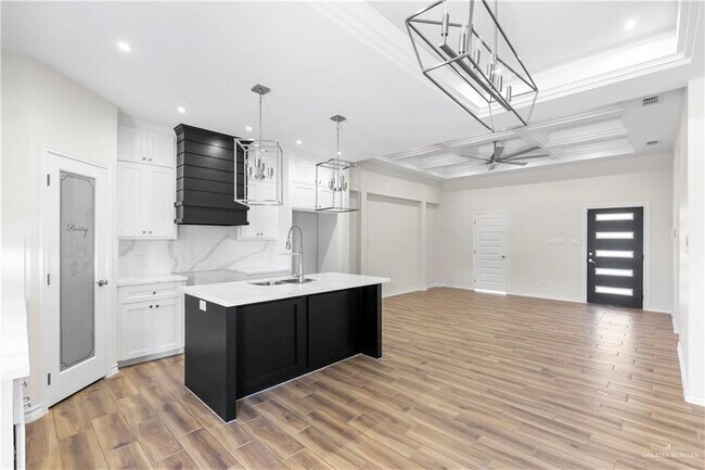 Photo - 18 Torreon St