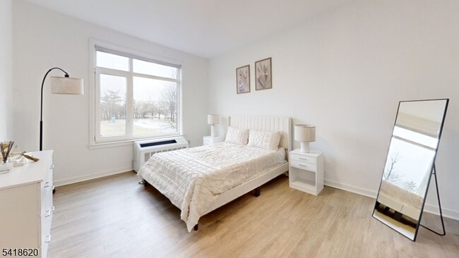 Photo - 1181 Morris Ave Unit 106