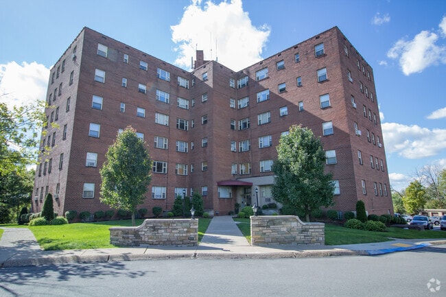 Building Photo - 60 Cloverleaf Towers Unit 60-B-4 Rental