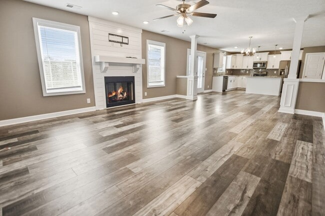 Photo - Pet Friendly Four Bedroom in Rossview!