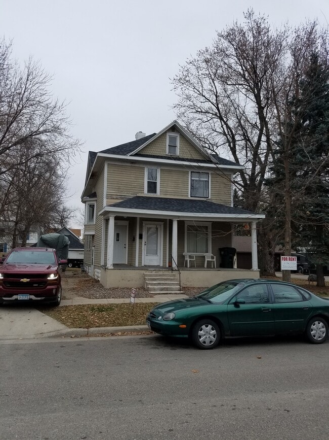 Building Photo - Willmar 2/1 Upper apt available.  Great lo...