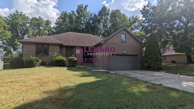 Building Photo - Beautiful and Spacious 3 Bedroom House!
