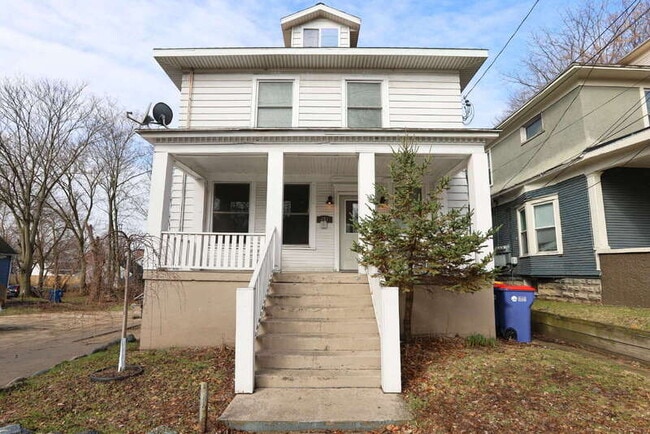 Building Photo - 437 Eastern Ave SE Unit 1