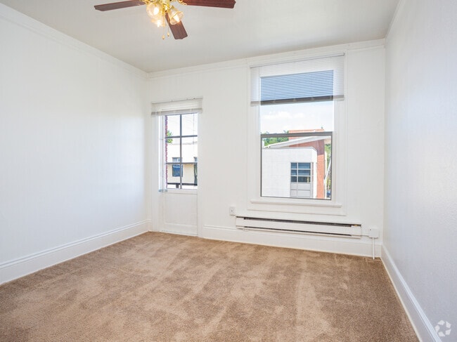 1HAB, 1BA - 600 ft² - South Court