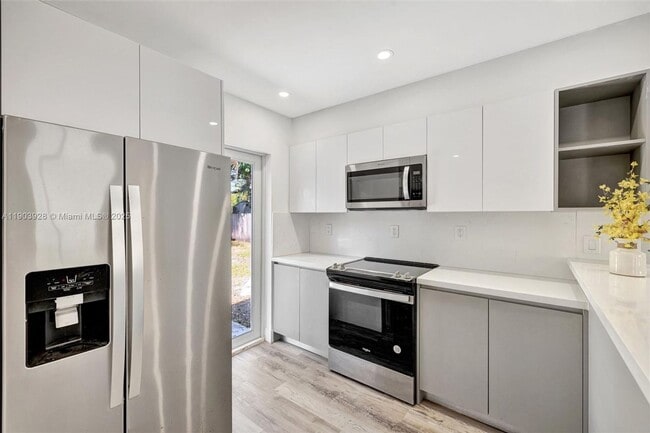 Photo - 843 SW 20th St