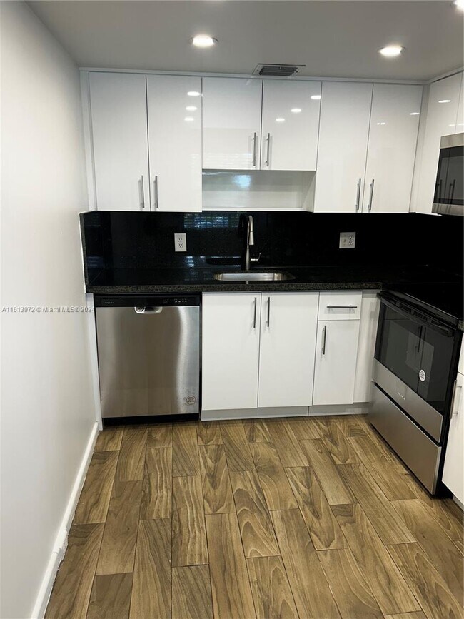 Photo - 300 SW 134th Way Unit 205E