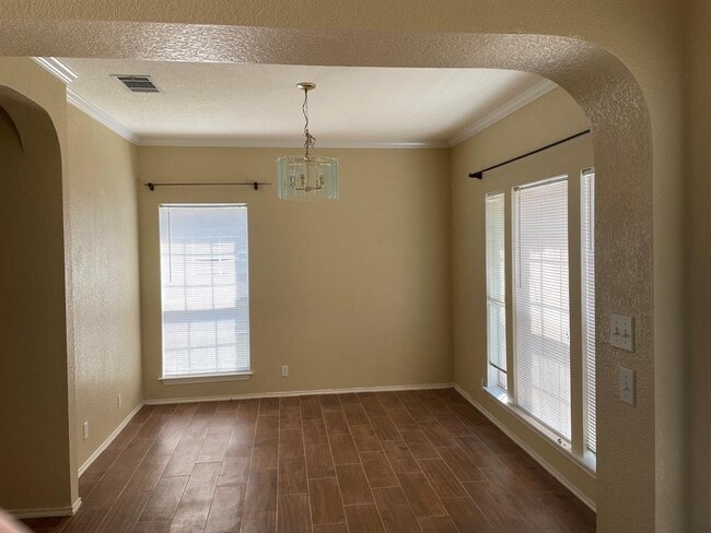 Photo - 5000 Cleves St