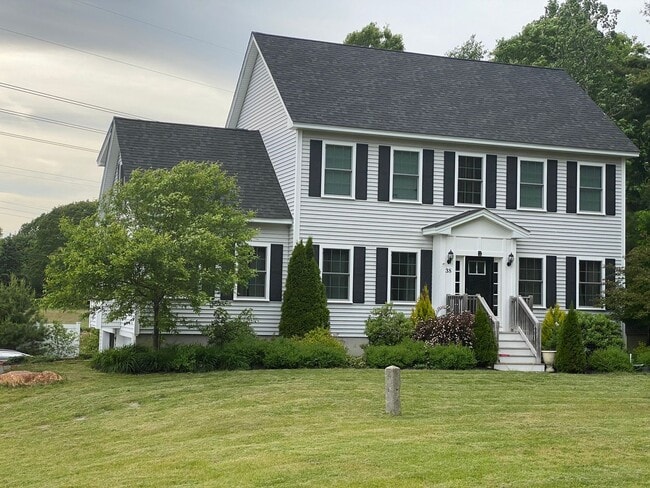 Spacious Four-Bedroom House in the Heart o... - Spacious Four-Bedroom House in the Heart o...