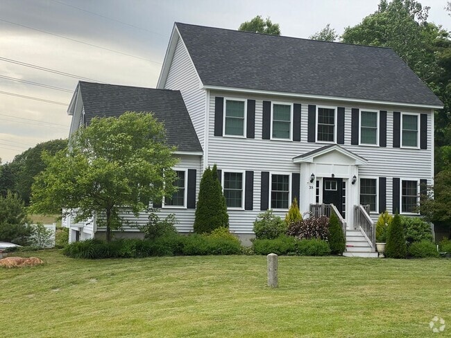 Building Photo - Spacious Four-Bedroom House in the Heart o...