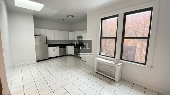 Photo - STEINWAY STREET Unit 4F