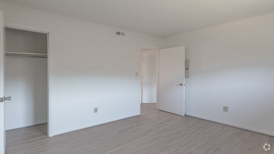 2BR.1.5BA,- 807SF