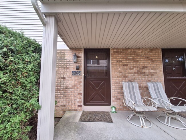 Building Photo - Charming 2 bedroom Clinton Twp Condo