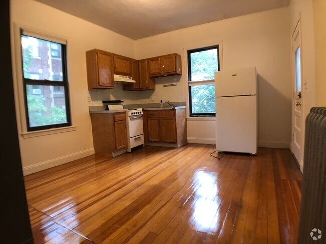 Building Photo - 163 Strathmore Rd Rental